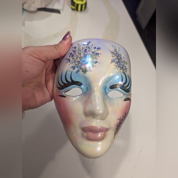 Vintage handmade ceramic Mardi gras lavender metallic shiny wall decor mask - Picture 3 of 11